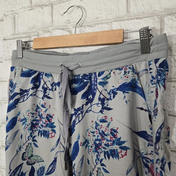 EUC✨GAP FIT gray & blue floral printed joggers - Picture 6 of 14